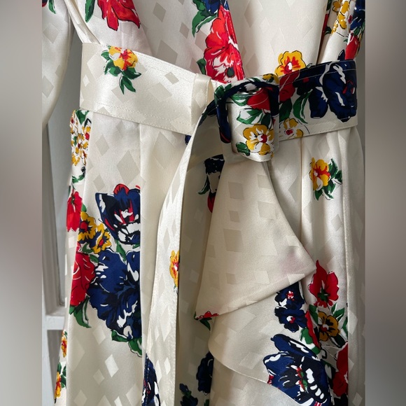 NWT Tory Burch Ivory Tea Rose Printed Silk Wrap Dress Size 8 - Picture 4 of 5